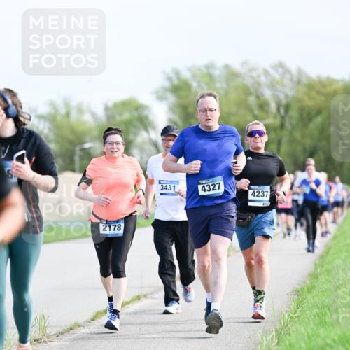 07.04.2024 - 43. Internationalen Wilhelmsburger Insellauf Dr. Thomas Lammeyer http://msf.ph/oto/6050234 07.04.2024 11:17:27 Laufen 2178, 3431, 4327, 4237, 4237 meine-sportfotos.de