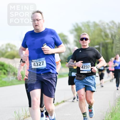 07.04.2024 - 43. Internationalen Wilhelmsburger Insellauf Dr. Thomas Lammeyer http://msf.ph/oto/6050247 07.04.2024 11:17:29 Laufen 4327, 4237, 4237 meine-sportfotos.de