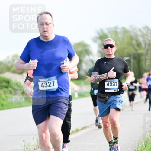 07.04.2024 - 43. Internationalen Wilhelmsburger Insellauf Dr. Thomas Lammeyer http://msf.ph/oto/6050248 07.04.2024 11:17:29 Laufen 4327, 4237, 4237 meine-sportfotos.de