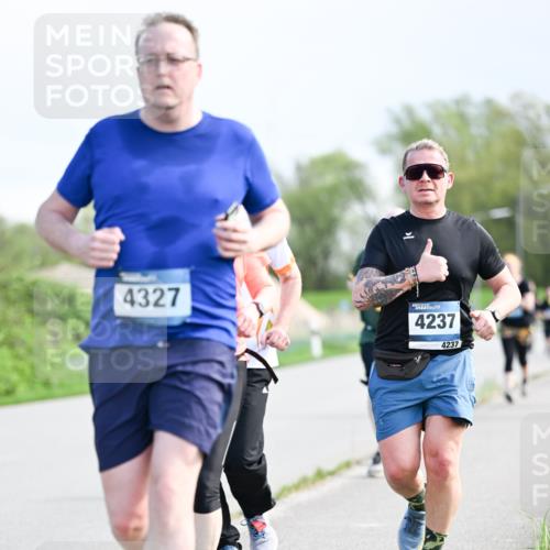 07.04.2024 - 43. Internationalen Wilhelmsburger Insellauf Dr. Thomas Lammeyer http://msf.ph/oto/6050249 07.04.2024 11:17:30 Laufen 4327, 4237, 4237 meine-sportfotos.de