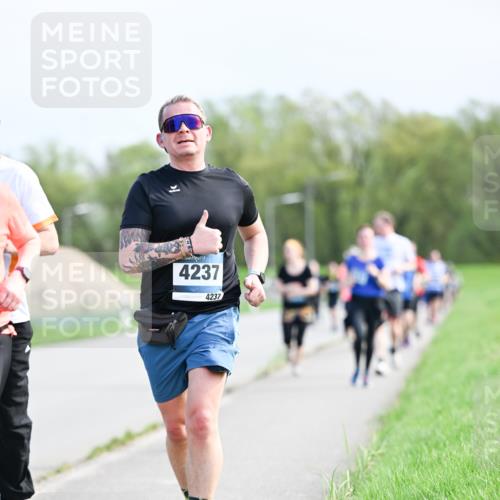 07.04.2024 - 43. Internationalen Wilhelmsburger Insellauf Dr. Thomas Lammeyer http://msf.ph/oto/6050251 07.04.2024 11:17:30 Laufen 4237, 4237 meine-sportfotos.de