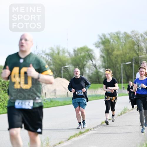 07.04.2024 - 43. Internationalen Wilhelmsburger Insellauf Dr. Thomas Lammeyer http://msf.ph/oto/6050261 07.04.2024 11:17:33 Laufen 40, 4612, 3252, 333 meine-sportfotos.de