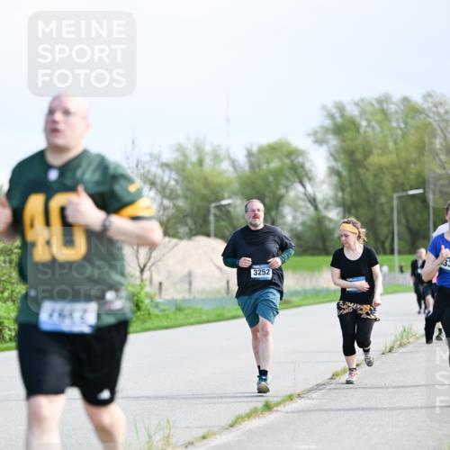 07.04.2024 - 43. Internationalen Wilhelmsburger Insellauf Dr. Thomas Lammeyer http://msf.ph/oto/6050262 07.04.2024 11:17:33 Laufen 40, 1682, 3252, 33 meine-sportfotos.de