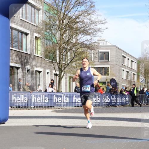 07.04.2024 - 43. Internationalen Wilhelmsburger Insellauf Strokosch-Dieckow http://msf.ph/oto/6050263 07.04.2024 11:17:58 Ziel 4217 meine-sportfotos.de