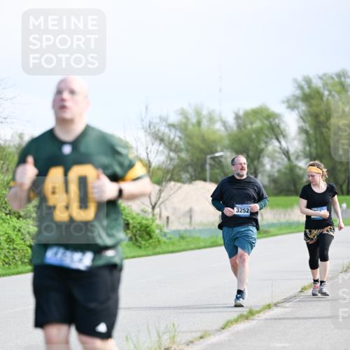 07.04.2024 - 43. Internationalen Wilhelmsburger Insellauf Dr. Thomas Lammeyer http://msf.ph/oto/6050264 07.04.2024 11:17:33 Laufen 40, 3252 meine-sportfotos.de