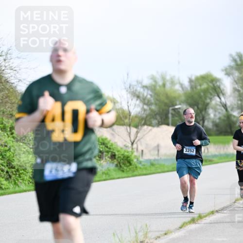 07.04.2024 - 43. Internationalen Wilhelmsburger Insellauf Dr. Thomas Lammeyer http://msf.ph/oto/6050265 07.04.2024 11:17:34 Laufen 40, 3252 meine-sportfotos.de