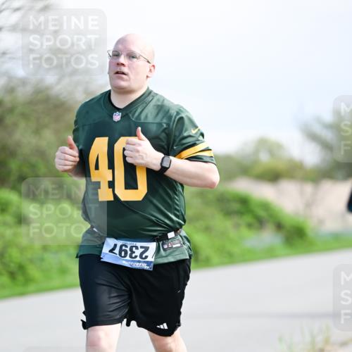 07.04.2024 - 43. Internationalen Wilhelmsburger Insellauf Dr. Thomas Lammeyer http://msf.ph/oto/6050266 07.04.2024 11:17:34 Laufen 2397 meine-sportfotos.de