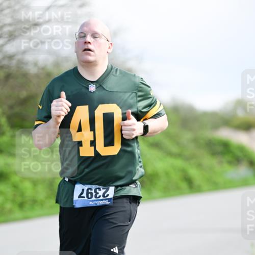 07.04.2024 - 43. Internationalen Wilhelmsburger Insellauf Dr. Thomas Lammeyer http://msf.ph/oto/6050268 07.04.2024 11:17:34 Laufen 2397 meine-sportfotos.de