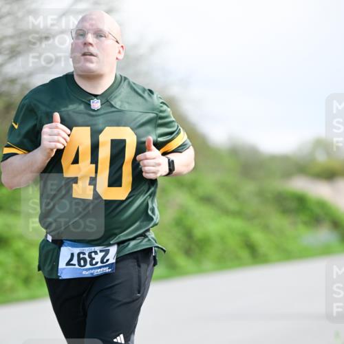 07.04.2024 - 43. Internationalen Wilhelmsburger Insellauf Dr. Thomas Lammeyer http://msf.ph/oto/6050269 07.04.2024 11:17:34 Laufen 2397 meine-sportfotos.de