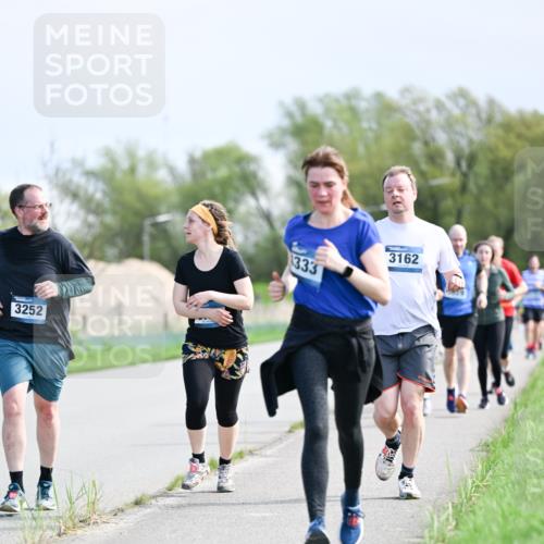 07.04.2024 - 43. Internationalen Wilhelmsburger Insellauf Dr. Thomas Lammeyer http://msf.ph/oto/6050276 07.04.2024 11:17:36 Laufen 3252, 333, 3162 meine-sportfotos.de