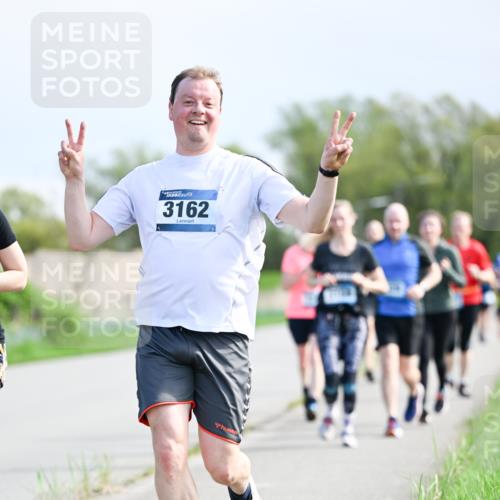 07.04.2024 - 43. Internationalen Wilhelmsburger Insellauf Dr. Thomas Lammeyer http://msf.ph/oto/6050290 07.04.2024 11:17:39 Laufen 3162 meine-sportfotos.de