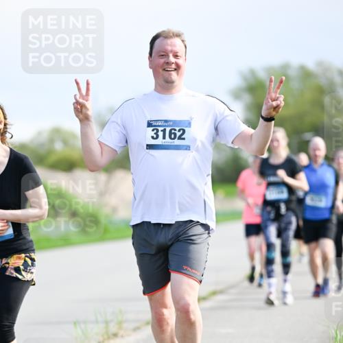 07.04.2024 - 43. Internationalen Wilhelmsburger Insellauf Dr. Thomas Lammeyer http://msf.ph/oto/6050291 07.04.2024 11:17:39 Laufen 3162 meine-sportfotos.de