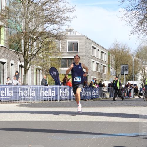 07.04.2024 - 43. Internationalen Wilhelmsburger Insellauf Strokosch-Dieckow http://msf.ph/oto/6050292 07.04.2024 11:17:57 Ziel 4217 meine-sportfotos.de