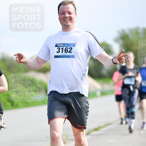 07.04.2024 - 43. Internationalen Wilhelmsburger Insellauf Dr. Thomas Lammeyer http://msf.ph/oto/6050295 07.04.2024 11:17:39 Laufen 3162 meine-sportfotos.de