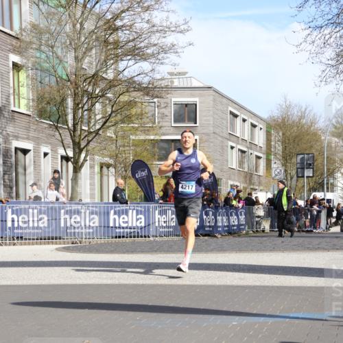07.04.2024 - 43. Internationalen Wilhelmsburger Insellauf Strokosch-Dieckow http://msf.ph/oto/6050326 07.04.2024 11:17:57 Ziel 4217 meine-sportfotos.de