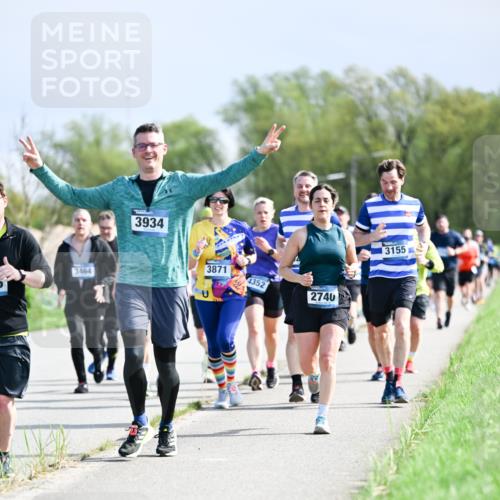 07.04.2024 - 43. Internationalen Wilhelmsburger Insellauf Dr. Thomas Lammeyer http://msf.ph/oto/6050348 07.04.2024 11:17:49 Laufen 3464, 3934, 3871, 4352, 2740, 3155 meine-sportfotos.de