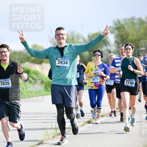 07.04.2024 - 43. Internationalen Wilhelmsburger Insellauf Dr. Thomas Lammeyer http://msf.ph/oto/6050354 07.04.2024 11:17:50 Laufen 3935, 3934, 3871, 4352, 2740 meine-sportfotos.de