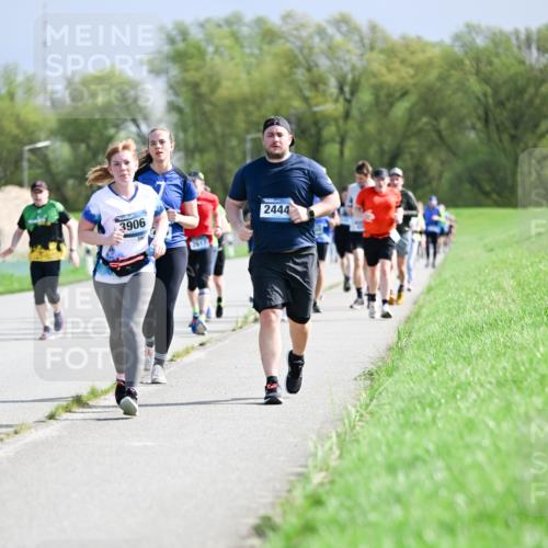 07.04.2024 - 43. Internationalen Wilhelmsburger Insellauf Dr. Thomas Lammeyer http://msf.ph/oto/6050399 07.04.2024 11:18:00 Laufen 3906, 2617, 2444 meine-sportfotos.de