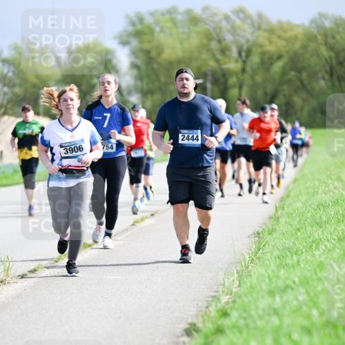 07.04.2024 - 43. Internationalen Wilhelmsburger Insellauf Dr. Thomas Lammeyer http://msf.ph/oto/6050402 07.04.2024 11:18:01 Laufen 3906, 7, 754, 2444 meine-sportfotos.de