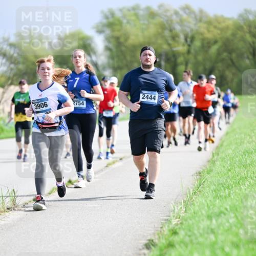 07.04.2024 - 43. Internationalen Wilhelmsburger Insellauf Dr. Thomas Lammeyer http://msf.ph/oto/6050404 07.04.2024 11:18:01 Laufen 3906, 3906, 7, 2754, 2444 meine-sportfotos.de