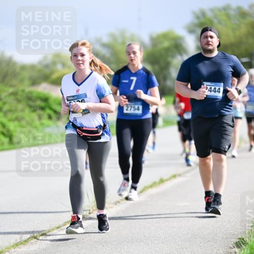 07.04.2024 - 43. Internationalen Wilhelmsburger Insellauf Dr. Thomas Lammeyer http://msf.ph/oto/6050410 07.04.2024 11:18:02 Laufen 36, 3906, 7, 2754, 2444 meine-sportfotos.de