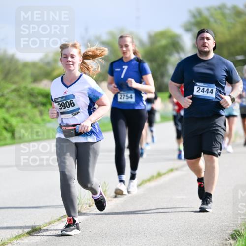 07.04.2024 - 43. Internationalen Wilhelmsburger Insellauf Dr. Thomas Lammeyer http://msf.ph/oto/6050411 07.04.2024 11:18:02 Laufen 7, 3906, 3906, 2754, 2444 meine-sportfotos.de
