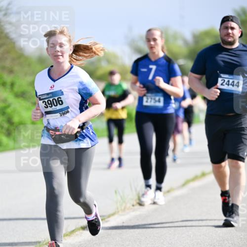 07.04.2024 - 43. Internationalen Wilhelmsburger Insellauf Dr. Thomas Lammeyer http://msf.ph/oto/6050416 07.04.2024 11:18:03 Laufen 3906, 3906, 7, 2754, 2444 meine-sportfotos.de