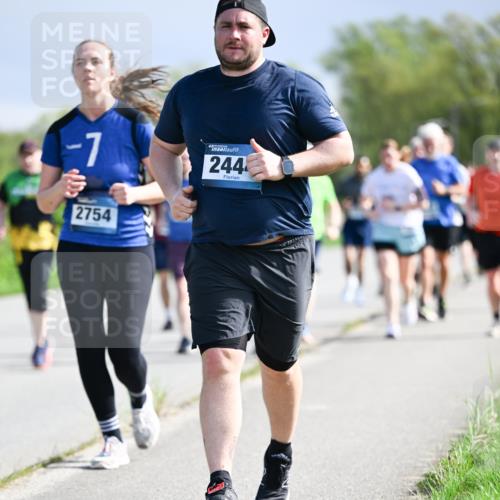 07.04.2024 - 43. Internationalen Wilhelmsburger Insellauf Dr. Thomas Lammeyer http://msf.ph/oto/6050422 07.04.2024 11:18:04 Laufen 7, 244, 2754 meine-sportfotos.de