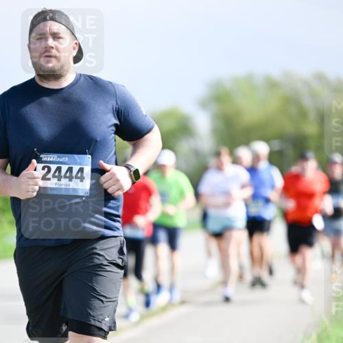 07.04.2024 - 43. Internationalen Wilhelmsburger Insellauf Dr. Thomas Lammeyer http://msf.ph/oto/6050425 07.04.2024 11:18:05 Laufen 2444 meine-sportfotos.de