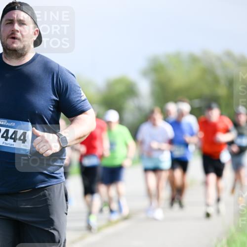 07.04.2024 - 43. Internationalen Wilhelmsburger Insellauf Dr. Thomas Lammeyer http://msf.ph/oto/6050427 07.04.2024 11:18:05 Laufen 2444 meine-sportfotos.de