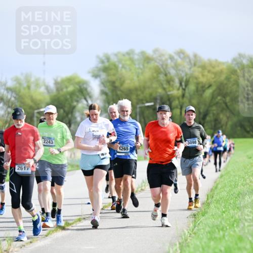 07.04.2024 - 43. Internationalen Wilhelmsburger Insellauf Dr. Thomas Lammeyer http://msf.ph/oto/6050428 07.04.2024 11:18:06 Laufen 2617, 2243, 43, 3098, 4265 meine-sportfotos.de