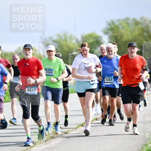 07.04.2024 - 43. Internationalen Wilhelmsburger Insellauf Dr. Thomas Lammeyer http://msf.ph/oto/6050436 07.04.2024 11:18:07 Laufen 2243, 310, 2617, 43, 4265, 4265 meine-sportfotos.de