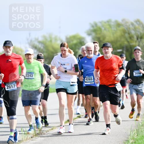 07.04.2024 - 43. Internationalen Wilhelmsburger Insellauf Dr. Thomas Lammeyer http://msf.ph/oto/6050438 07.04.2024 11:18:07 Laufen 2617, 2243, 22, 4265, 4265, 437, 3098 meine-sportfotos.de