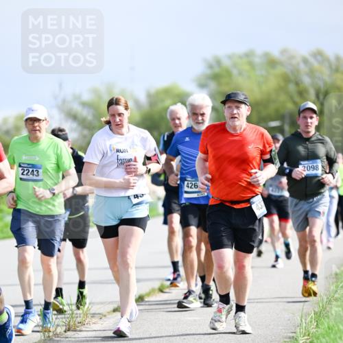 07.04.2024 - 43. Internationalen Wilhelmsburger Insellauf Dr. Thomas Lammeyer http://msf.ph/oto/6050439 07.04.2024 11:18:08 Laufen 2243, 40, 426, 4265, 431, 2098 meine-sportfotos.de