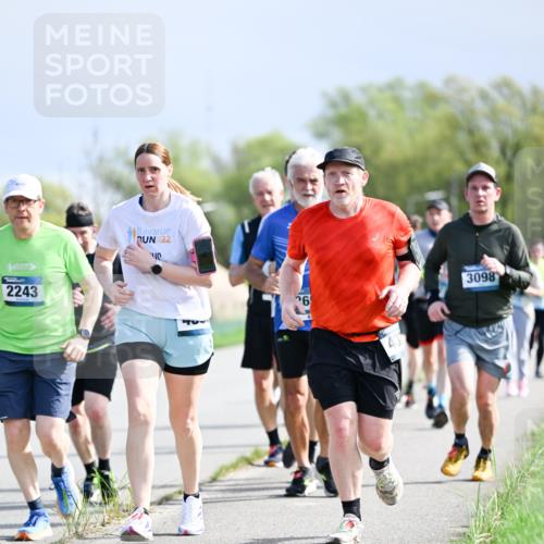 07.04.2024 - 43. Internationalen Wilhelmsburger Insellauf Dr. Thomas Lammeyer http://msf.ph/oto/6050442 07.04.2024 11:18:08 Laufen 2243, 22, 6, 43, 3098 meine-sportfotos.de