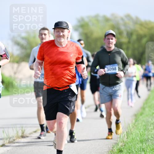 07.04.2024 - 43. Internationalen Wilhelmsburger Insellauf Dr. Thomas Lammeyer http://msf.ph/oto/6050448 07.04.2024 11:18:09 Laufen 3098 meine-sportfotos.de