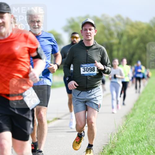 07.04.2024 - 43. Internationalen Wilhelmsburger Insellauf Dr. Thomas Lammeyer http://msf.ph/oto/6050454 07.04.2024 11:18:10 Laufen 65, 3098 meine-sportfotos.de