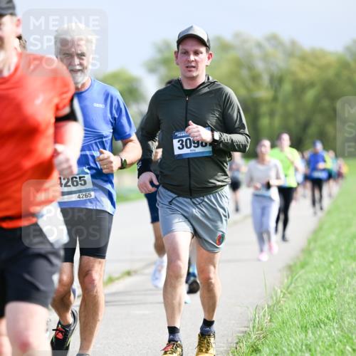 07.04.2024 - 43. Internationalen Wilhelmsburger Insellauf Dr. Thomas Lammeyer http://msf.ph/oto/6050455 07.04.2024 11:18:10 Laufen 4265, 4265, 3090 meine-sportfotos.de
