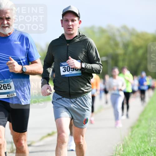 07.04.2024 - 43. Internationalen Wilhelmsburger Insellauf Dr. Thomas Lammeyer http://msf.ph/oto/6050458 07.04.2024 11:18:11 Laufen 265, 4265, 3090 meine-sportfotos.de