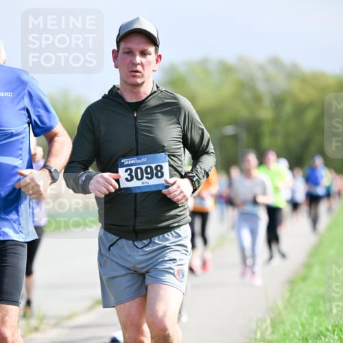 07.04.2024 - 43. Internationalen Wilhelmsburger Insellauf Dr. Thomas Lammeyer http://msf.ph/oto/6050460 07.04.2024 11:18:11 Laufen 3098 meine-sportfotos.de