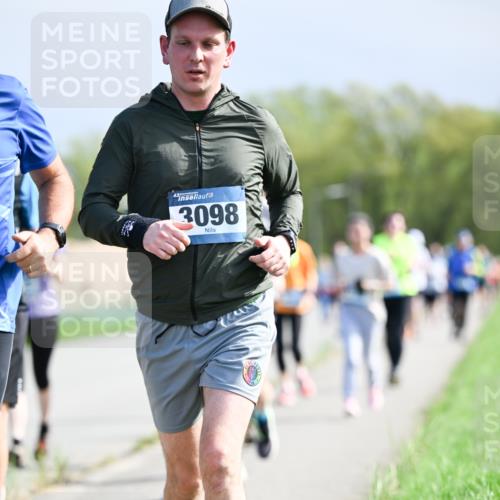 07.04.2024 - 43. Internationalen Wilhelmsburger Insellauf Dr. Thomas Lammeyer http://msf.ph/oto/6050461 07.04.2024 11:18:12 Laufen 3098 meine-sportfotos.de