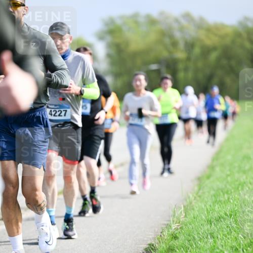 07.04.2024 - 43. Internationalen Wilhelmsburger Insellauf Dr. Thomas Lammeyer http://msf.ph/oto/6050468 07.04.2024 11:18:13 Laufen 4227 meine-sportfotos.de