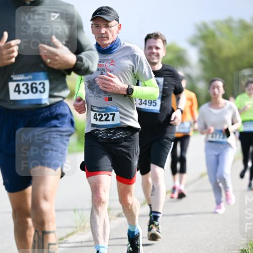 07.04.2024 - 43. Internationalen Wilhelmsburger Insellauf Dr. Thomas Lammeyer http://msf.ph/oto/6050473 07.04.2024 11:18:14 Laufen 4363, 4227, 3495 meine-sportfotos.de