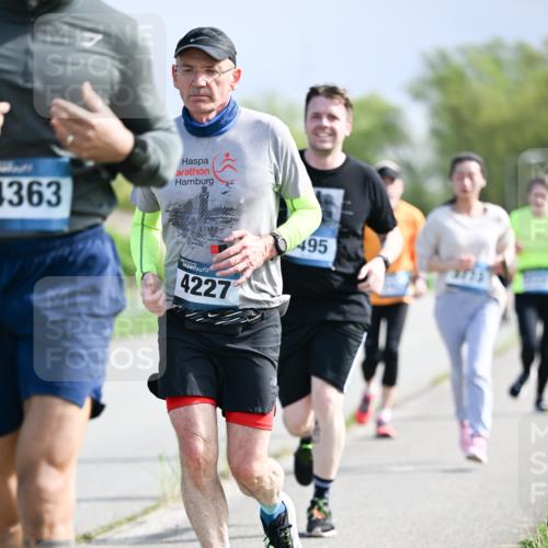 07.04.2024 - 43. Internationalen Wilhelmsburger Insellauf Dr. Thomas Lammeyer http://msf.ph/oto/6050474 07.04.2024 11:18:14 Laufen 1363, 4227, 495 meine-sportfotos.de