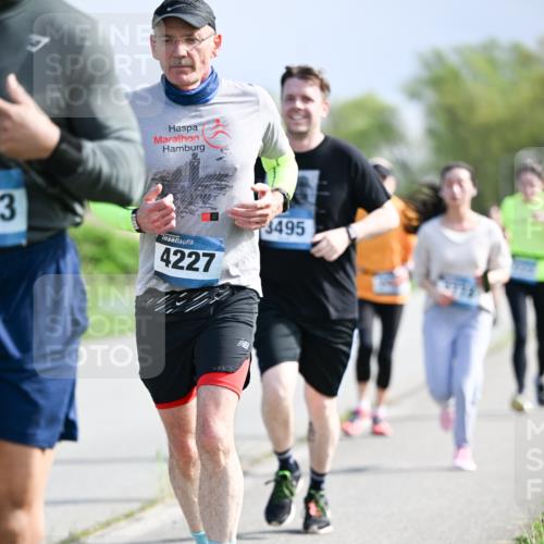 07.04.2024 - 43. Internationalen Wilhelmsburger Insellauf Dr. Thomas Lammeyer http://msf.ph/oto/6050475 07.04.2024 11:18:14 Laufen 3, 4227, 3495 meine-sportfotos.de