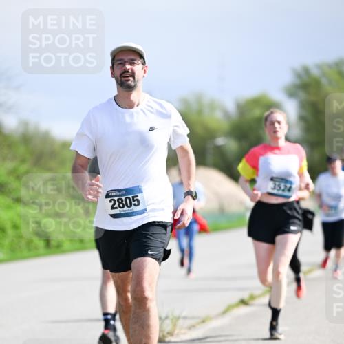 07.04.2024 - 43. Internationalen Wilhelmsburger Insellauf Dr. Thomas Lammeyer http://msf.ph/oto/6050523 07.04.2024 11:18:26 Laufen 2805, 3524 meine-sportfotos.de