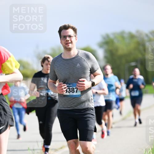 07.04.2024 - 43. Internationalen Wilhelmsburger Insellauf Dr. Thomas Lammeyer http://msf.ph/oto/6050537 07.04.2024 11:18:29 Laufen 3387 meine-sportfotos.de