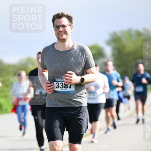 07.04.2024 - 43. Internationalen Wilhelmsburger Insellauf Dr. Thomas Lammeyer http://msf.ph/oto/6050540 07.04.2024 11:18:29 Laufen 43, 3387 meine-sportfotos.de