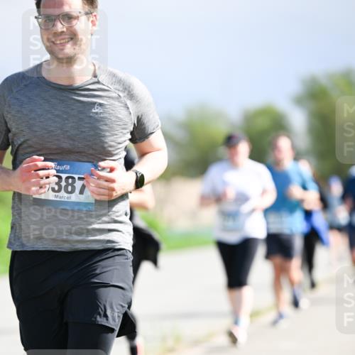 07.04.2024 - 43. Internationalen Wilhelmsburger Insellauf Dr. Thomas Lammeyer http://msf.ph/oto/6050543 07.04.2024 11:18:30 Laufen 387 meine-sportfotos.de