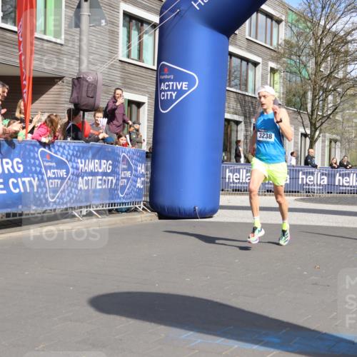 07.04.2024 - 43. Internationalen Wilhelmsburger Insellauf Strokosch-Dieckow http://msf.ph/oto/6050572 07.04.2024 11:17:12 Ziel 3238 meine-sportfotos.de